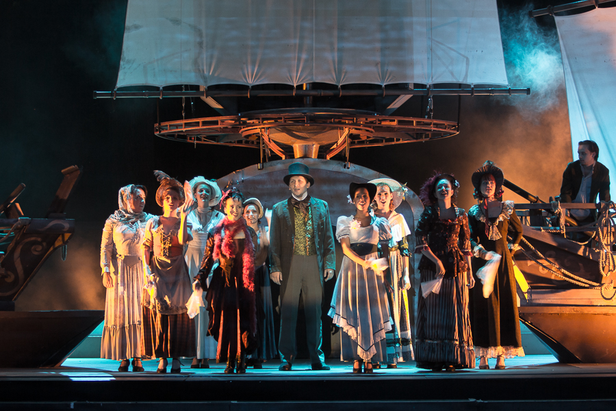 Az előadás nyitó képe